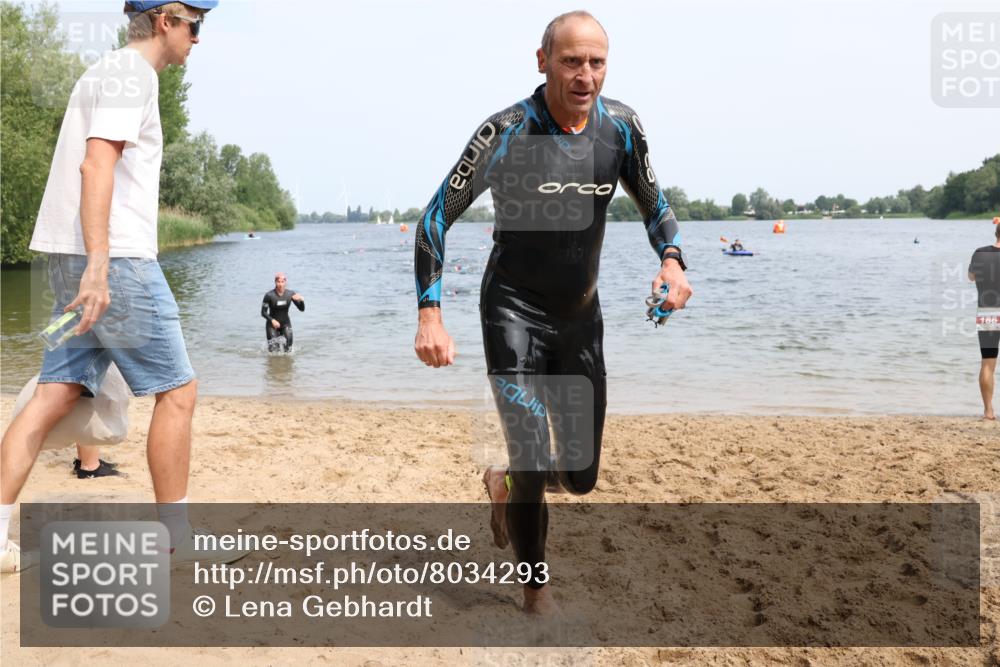 21.06.2025 - 27. Vierlanden-Triathlon Lena Gebhardt http://msf.ph/oto/8034293 15.06.2025 11:19:28 Schwimmen 875, 878, 895, 901, 923 meine-sportfotos.de