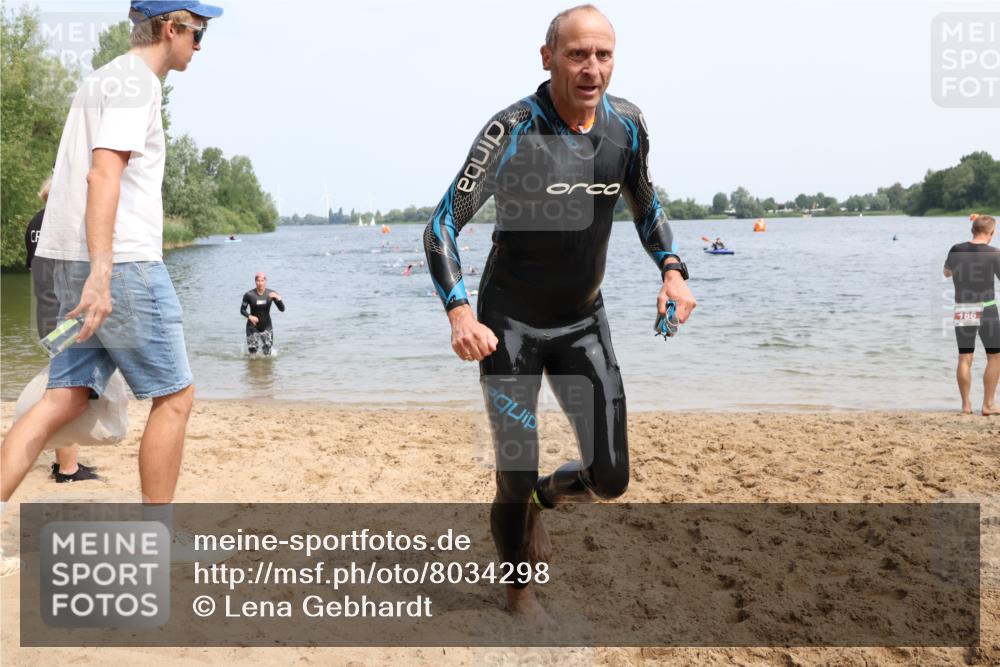 21.06.2025 - 27. Vierlanden-Triathlon Lena Gebhardt http://msf.ph/oto/8034298 15.06.2025 11:19:28 Schwimmen 875, 878, 895, 901, 923 meine-sportfotos.de