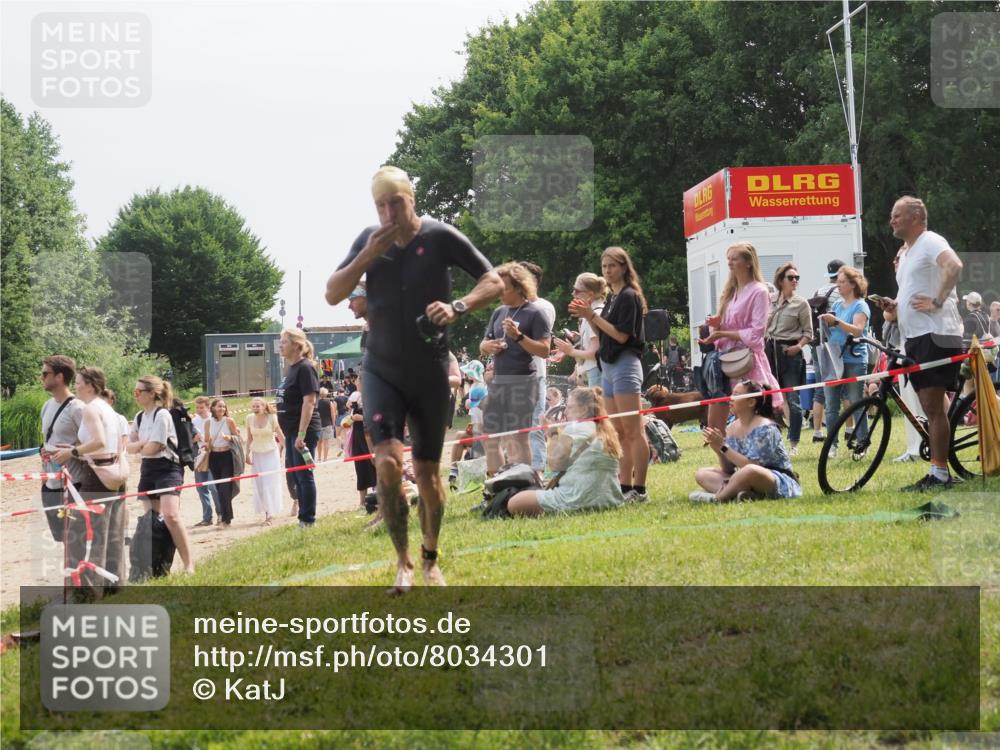 21.06.2025 - 27. Vierlanden-Triathlon KatJ http://msf.ph/oto/8034301 15.06.2025 11:18:13 Schwimmen 834 meine-sportfotos.de