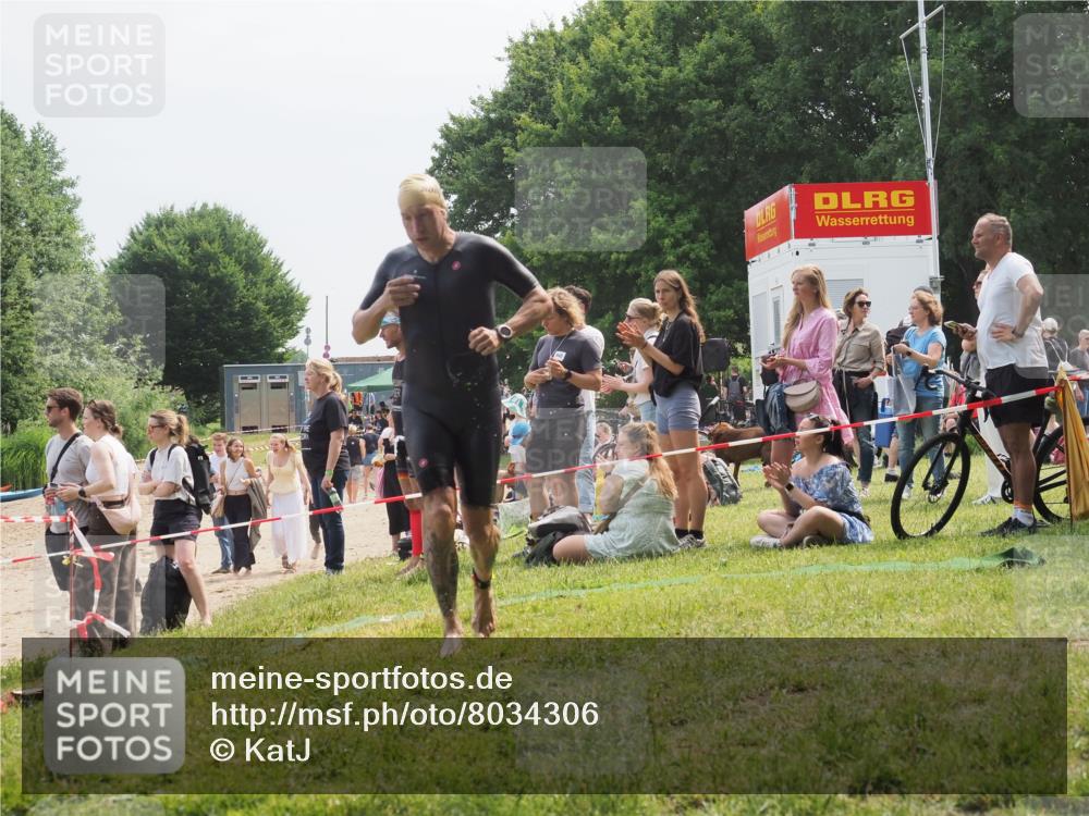 21.06.2025 - 27. Vierlanden-Triathlon KatJ http://msf.ph/oto/8034306 15.06.2025 11:18:13 Schwimmen 834 meine-sportfotos.de