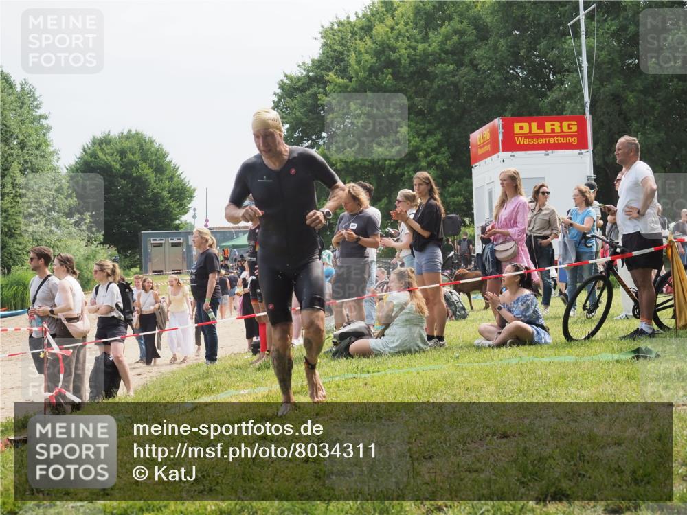 21.06.2025 - 27. Vierlanden-Triathlon KatJ http://msf.ph/oto/8034311 15.06.2025 11:18:13 Schwimmen 834 meine-sportfotos.de