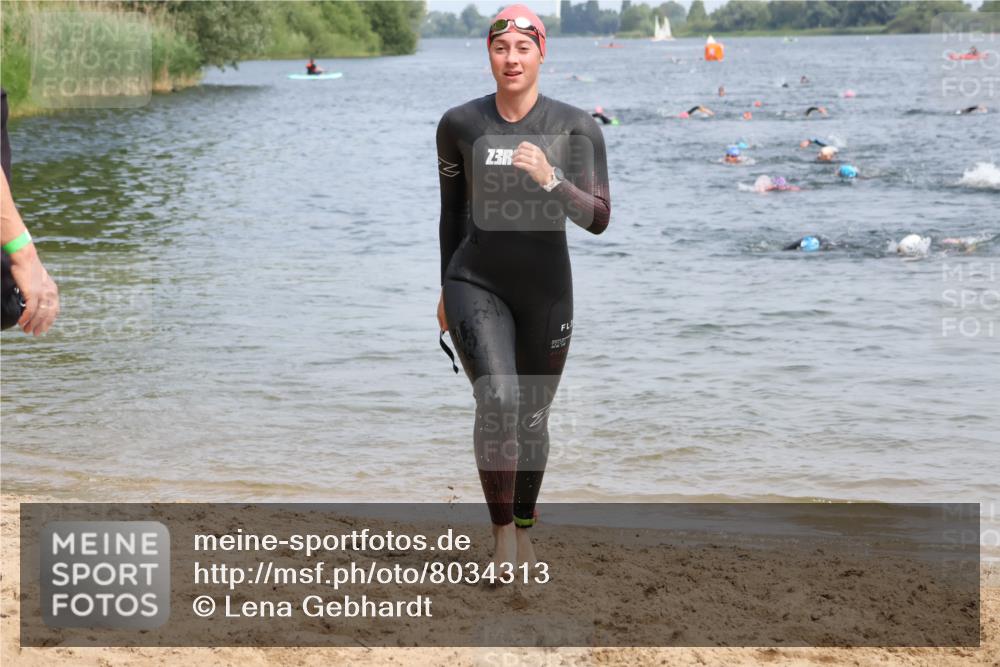 21.06.2025 - 27. Vierlanden-Triathlon Lena Gebhardt http://msf.ph/oto/8034313 15.06.2025 11:19:31 Schwimmen 875, 878, 895, 923 meine-sportfotos.de