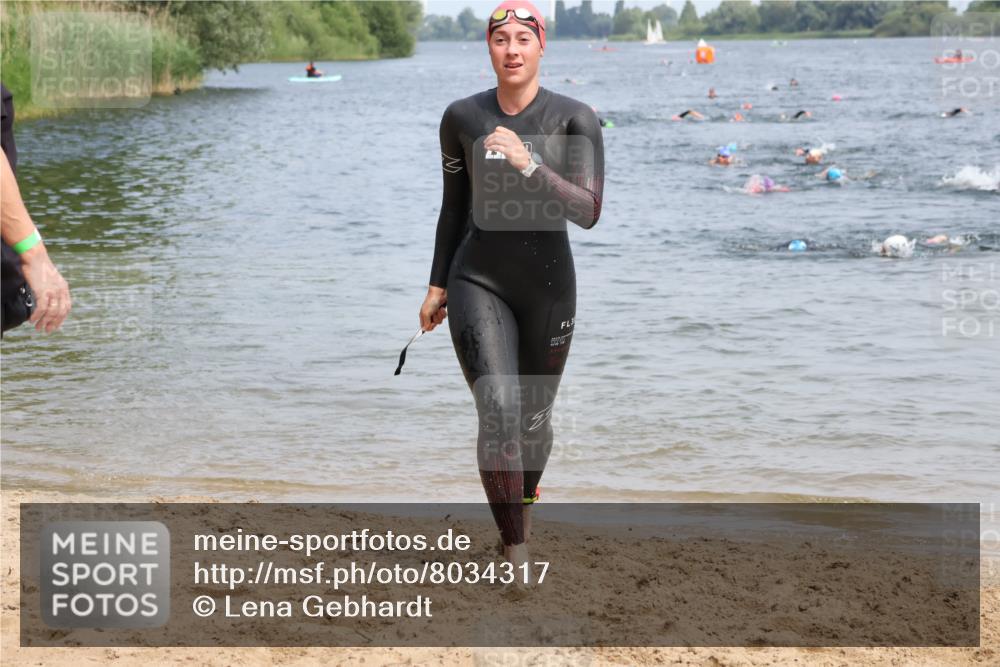 21.06.2025 - 27. Vierlanden-Triathlon Lena Gebhardt http://msf.ph/oto/8034317 15.06.2025 11:19:32 Schwimmen 875, 878, 895, 923 meine-sportfotos.de