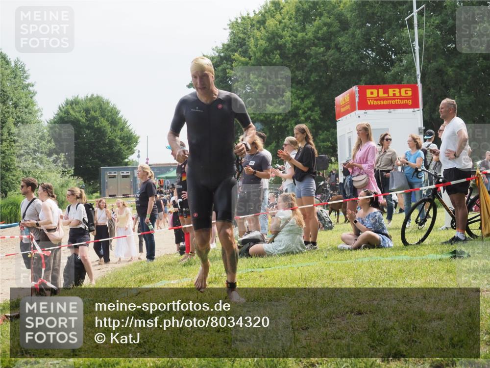 21.06.2025 - 27. Vierlanden-Triathlon KatJ http://msf.ph/oto/8034320 15.06.2025 11:18:13 Schwimmen 834 meine-sportfotos.de