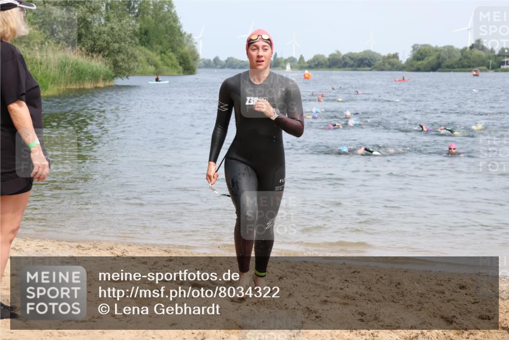 21.06.2025 - 27. Vierlanden-Triathlon Lena Gebhardt http://msf.ph/oto/8034322 15.06.2025 11:19:32 Schwimmen 875, 878, 895, 923 meine-sportfotos.de