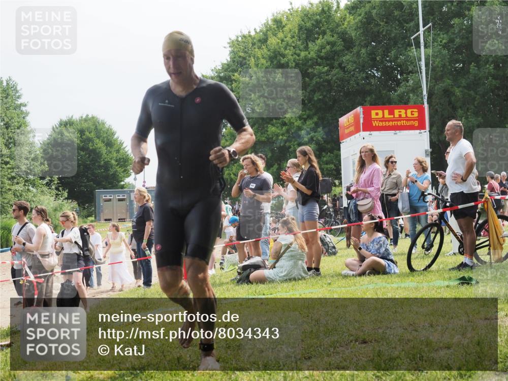 21.06.2025 - 27. Vierlanden-Triathlon KatJ http://msf.ph/oto/8034343 15.06.2025 11:18:14 Schwimmen 834 meine-sportfotos.de