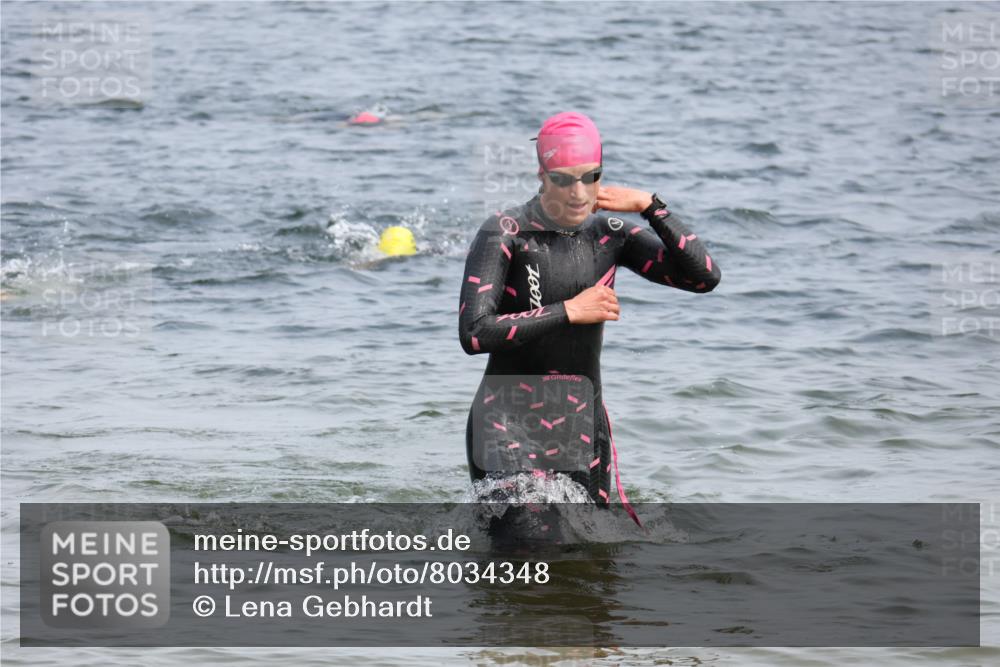 21.06.2025 - 27. Vierlanden-Triathlon Lena Gebhardt http://msf.ph/oto/8034348 15.06.2025 11:19:43 Schwimmen 895, 899, 915 meine-sportfotos.de