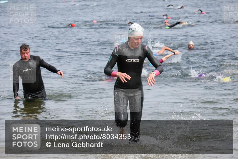 21.06.2025 - 27. Vierlanden-Triathlon Lena Gebhardt http://msf.ph/oto/8034353 15.06.2025 11:19:45 Schwimmen 899, 915 meine-sportfotos.de