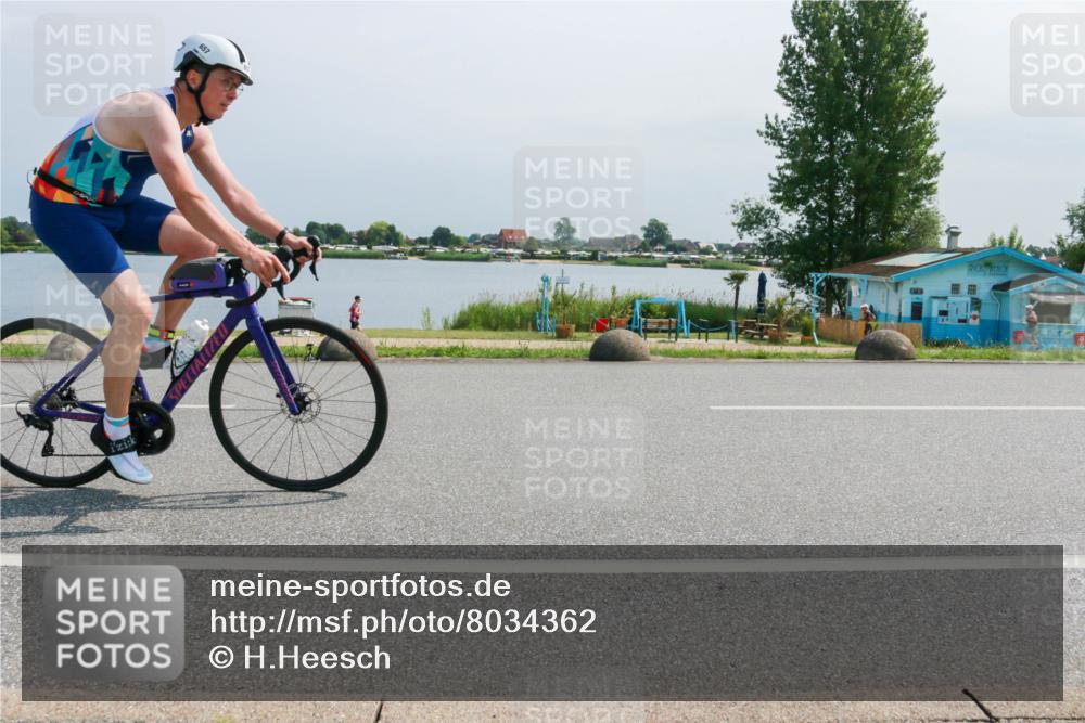 21.06.2025 - 27. Vierlanden-Triathlon H.Heesch http://msf.ph/oto/8034362 15.06.2025 11:41:42 Radfahren 657 meine-sportfotos.de