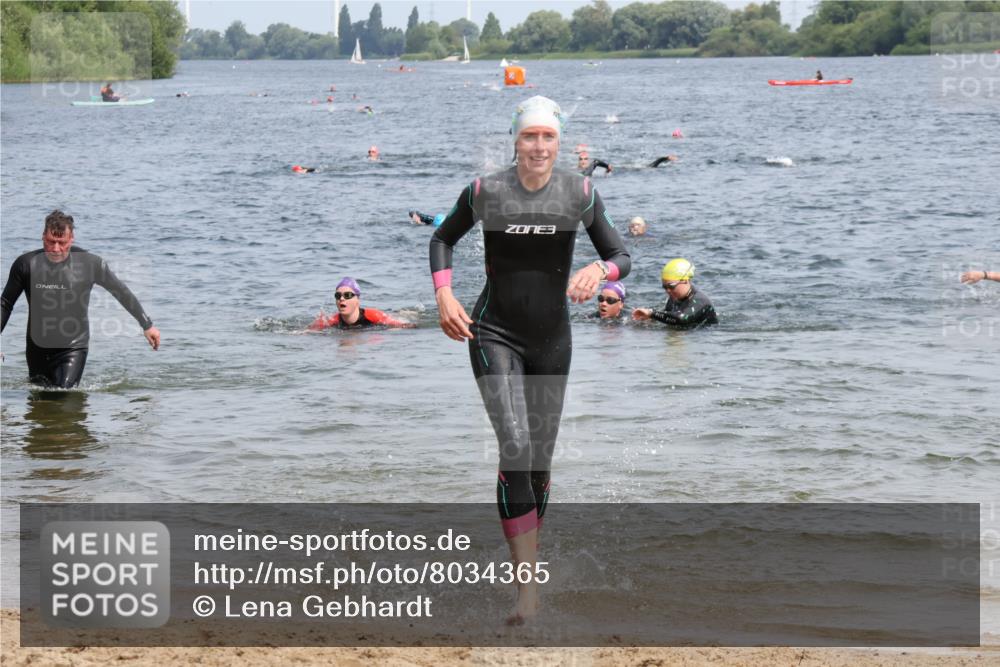 21.06.2025 - 27. Vierlanden-Triathlon Lena Gebhardt http://msf.ph/oto/8034365 15.06.2025 11:19:46 Schwimmen 899, 915 meine-sportfotos.de