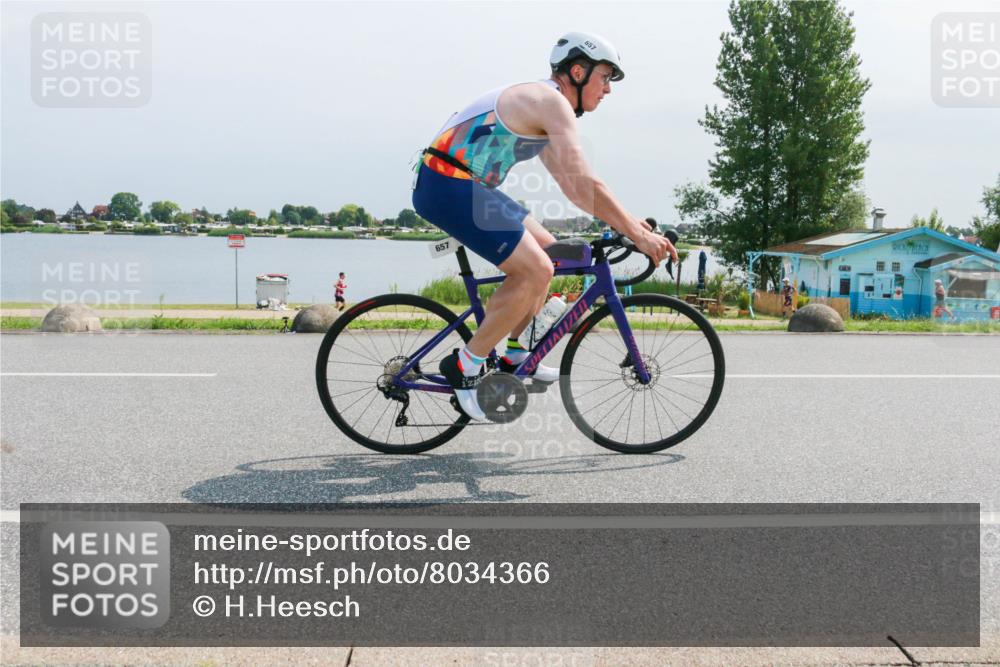 21.06.2025 - 27. Vierlanden-Triathlon H.Heesch http://msf.ph/oto/8034366 15.06.2025 11:41:43 Radfahren 657 meine-sportfotos.de
