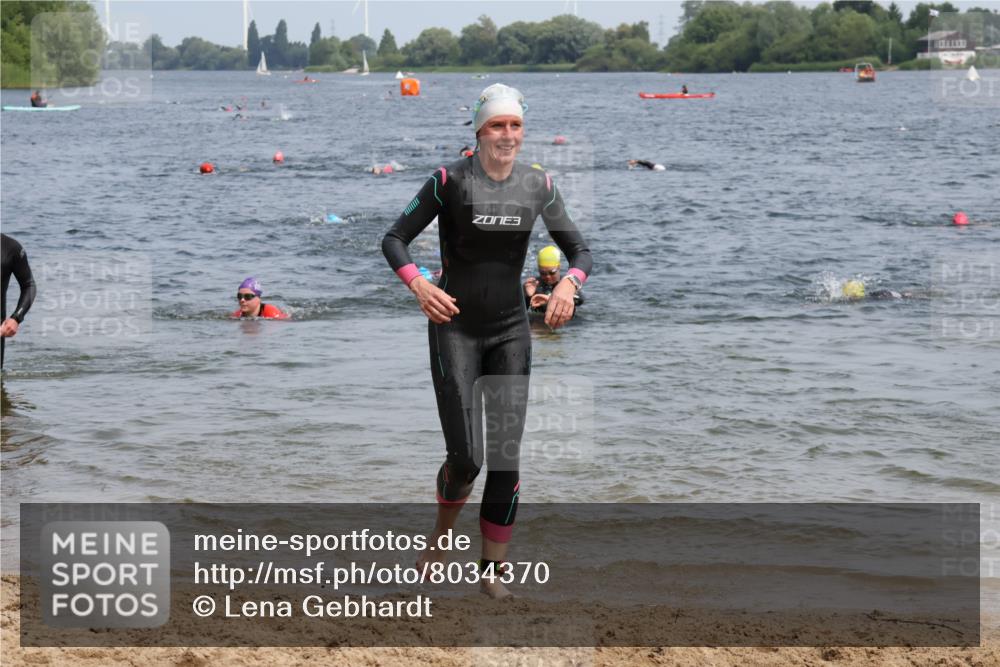 21.06.2025 - 27. Vierlanden-Triathlon Lena Gebhardt http://msf.ph/oto/8034370 15.06.2025 11:19:47 Schwimmen 899, 915 meine-sportfotos.de
