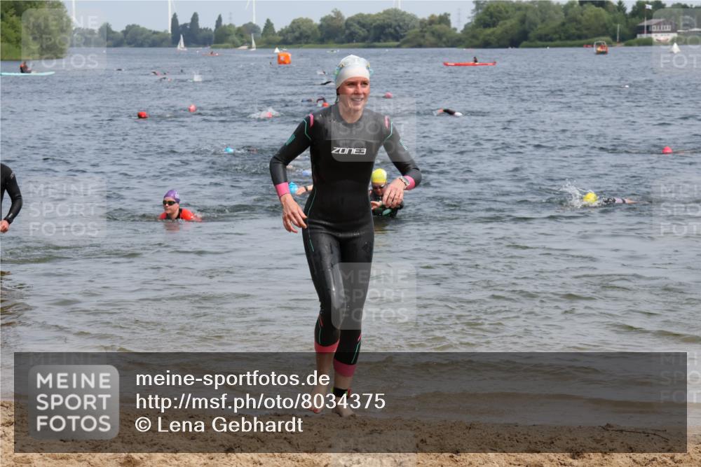 21.06.2025 - 27. Vierlanden-Triathlon Lena Gebhardt http://msf.ph/oto/8034375 15.06.2025 11:19:47 Schwimmen 899, 915 meine-sportfotos.de