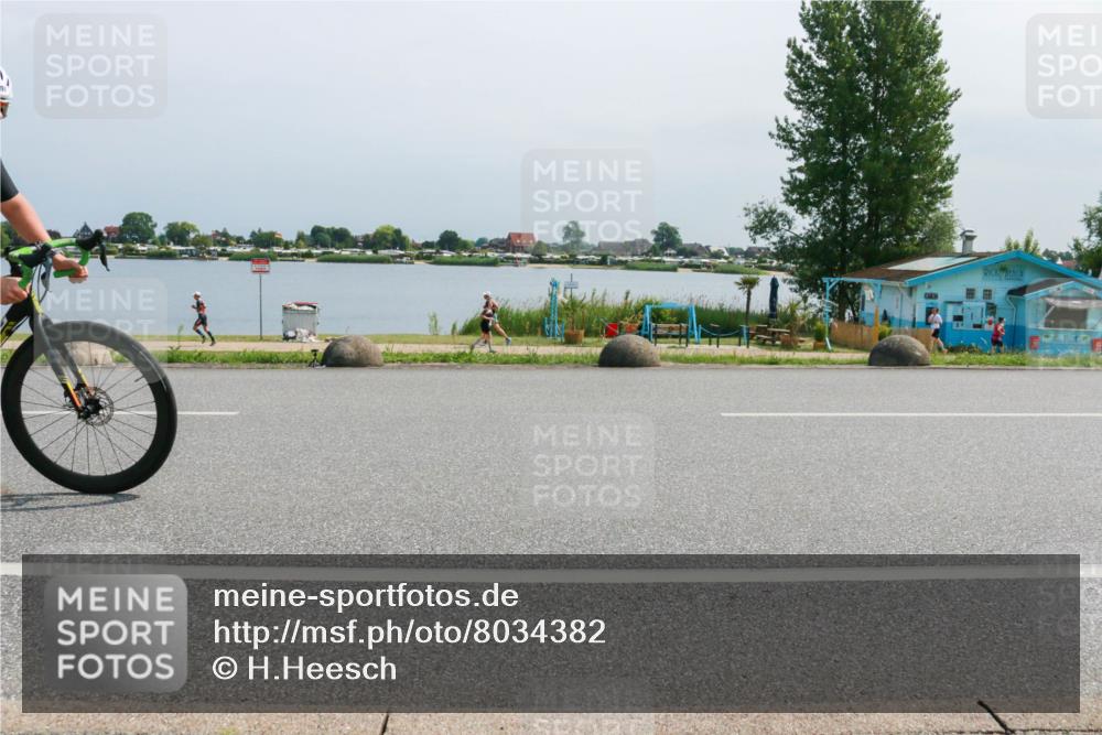 21.06.2025 - 27. Vierlanden-Triathlon H.Heesch http://msf.ph/oto/8034382 15.06.2025 11:41:49 Radfahren 701 meine-sportfotos.de