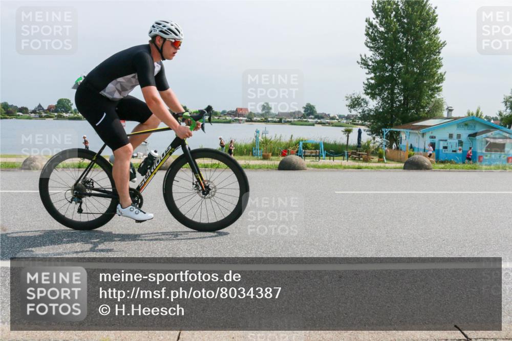 21.06.2025 - 27. Vierlanden-Triathlon H.Heesch http://msf.ph/oto/8034387 15.06.2025 11:41:50 Radfahren 701 meine-sportfotos.de