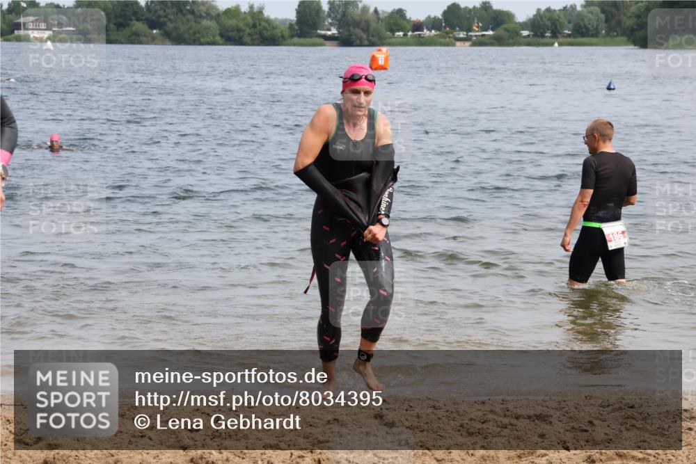 21.06.2025 - 27. Vierlanden-Triathlon Lena Gebhardt http://msf.ph/oto/8034395 15.06.2025 11:19:49 Schwimmen 899, 915, 964 meine-sportfotos.de