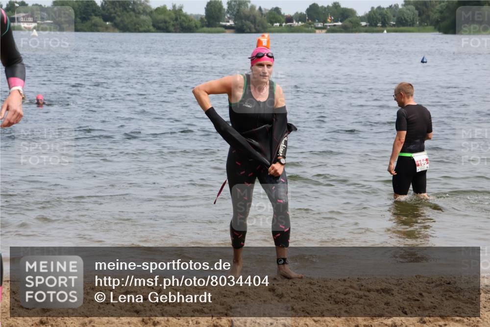 21.06.2025 - 27. Vierlanden-Triathlon Lena Gebhardt http://msf.ph/oto/8034404 15.06.2025 11:19:49 Schwimmen 899, 915, 964 meine-sportfotos.de