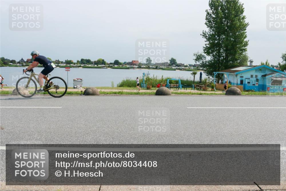 21.06.2025 - 27. Vierlanden-Triathlon H.Heesch http://msf.ph/oto/8034408 15.06.2025 11:41:55 Radfahren 646, 937 meine-sportfotos.de