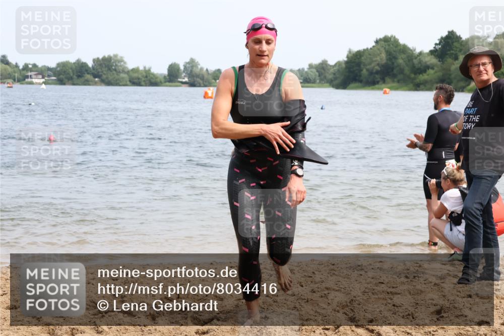 21.06.2025 - 27. Vierlanden-Triathlon Lena Gebhardt http://msf.ph/oto/8034416 15.06.2025 11:19:51 Schwimmen 899, 915, 932, 964 meine-sportfotos.de