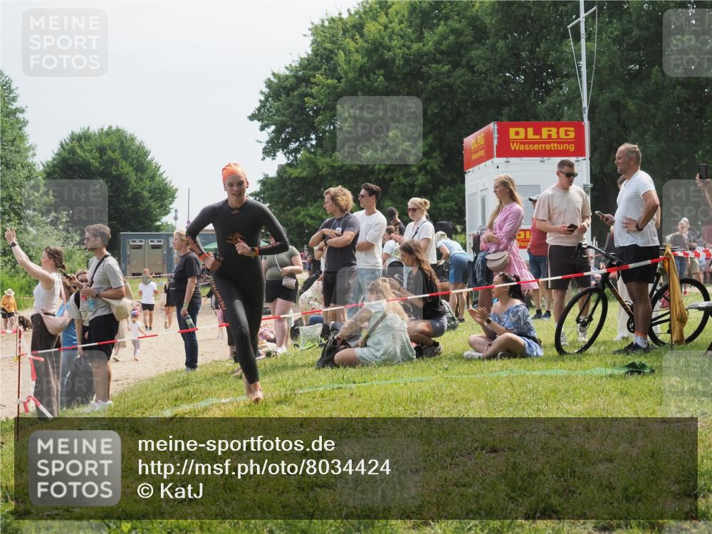 21.06.2025 - 27. Vierlanden-Triathlon KatJ http://msf.ph/oto/8034424 15.06.2025 11:18:25 Schwimmen 908, 933, 970 meine-sportfotos.de