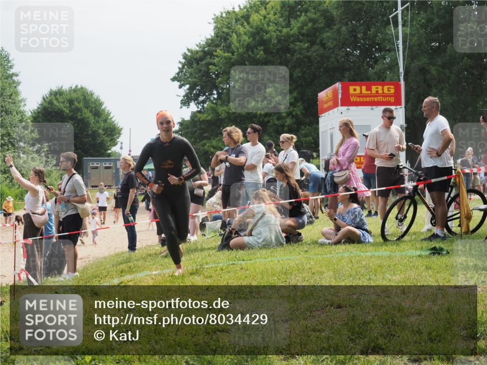 21.06.2025 - 27. Vierlanden-Triathlon KatJ http://msf.ph/oto/8034429 15.06.2025 11:18:26 Schwimmen 908, 933, 970 meine-sportfotos.de