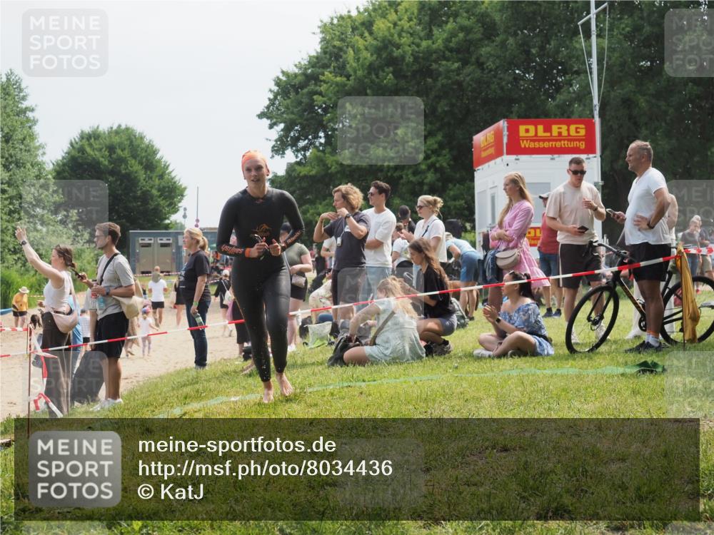 21.06.2025 - 27. Vierlanden-Triathlon KatJ http://msf.ph/oto/8034436 15.06.2025 11:18:26 Schwimmen 908, 933, 970 meine-sportfotos.de