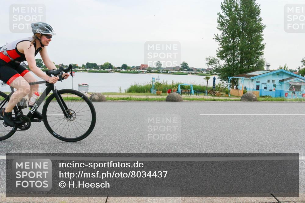 15.06.2025 - 27. Vierlanden-Triathlon H.Heesch http://msf.ph/oto/8034437 15.06.2025 10:42:45 Radfahren 199, 347, 1399 meine-sportfotos.de