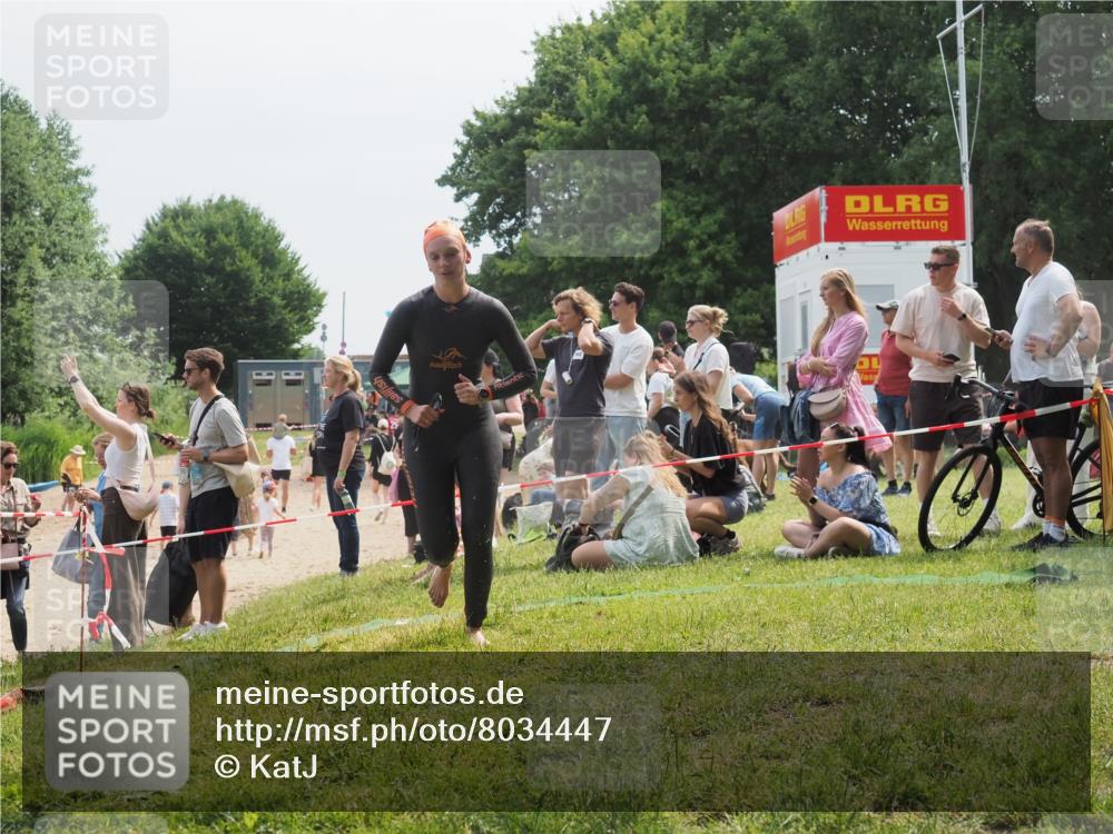 21.06.2025 - 27. Vierlanden-Triathlon KatJ http://msf.ph/oto/8034447 15.06.2025 11:18:26 Schwimmen 908, 933, 970 meine-sportfotos.de