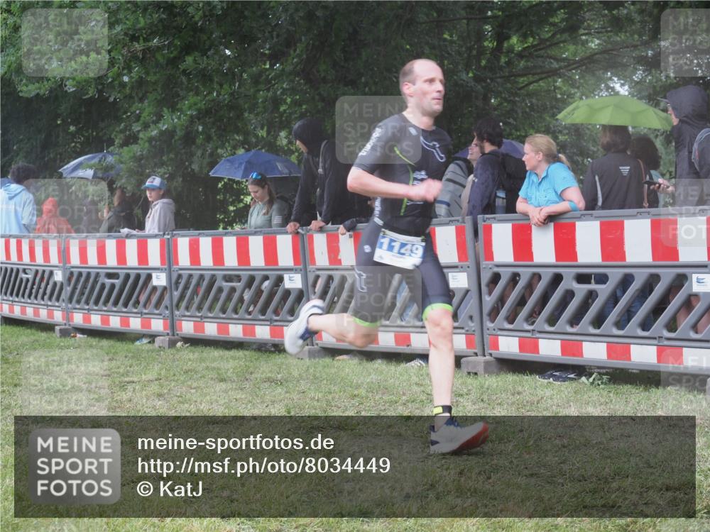 21.06.2025 - 27. Vierlanden-Triathlon KatJ http://msf.ph/oto/8034449 15.06.2025 13:48:47 Ziel 1149 meine-sportfotos.de