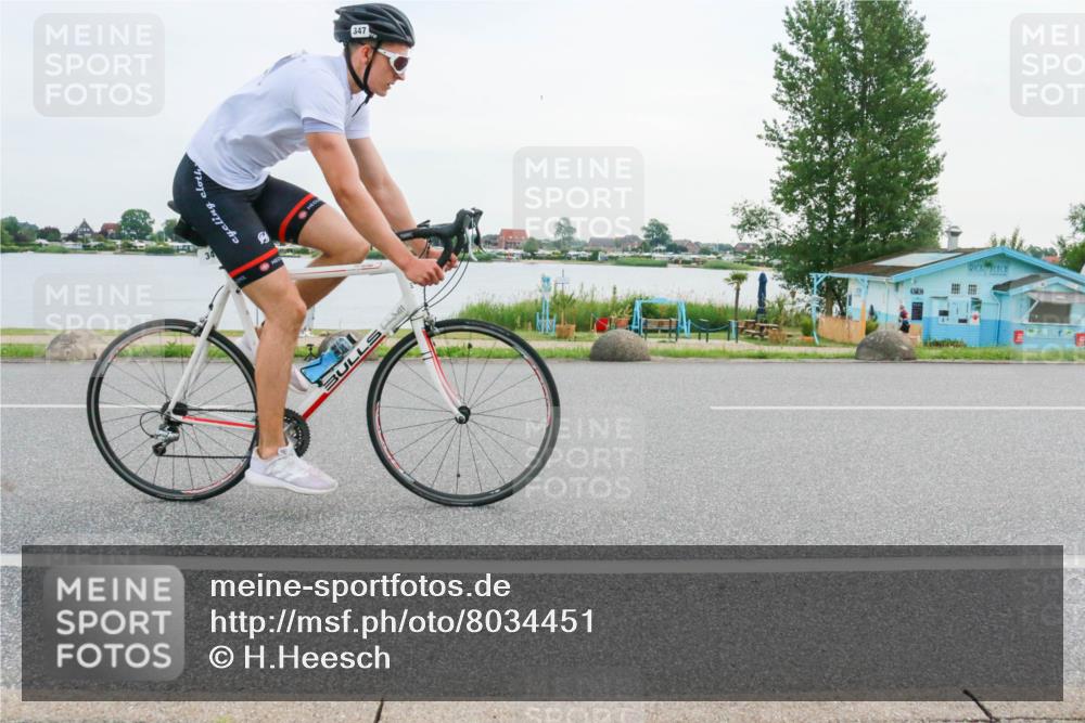 15.06.2025 - 27. Vierlanden-Triathlon H.Heesch http://msf.ph/oto/8034451 15.06.2025 10:42:47 Radfahren 347, 1399 meine-sportfotos.de