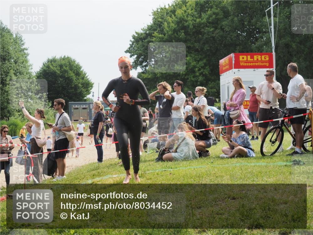 21.06.2025 - 27. Vierlanden-Triathlon KatJ http://msf.ph/oto/8034452 15.06.2025 11:18:26 Schwimmen 908, 933, 970 meine-sportfotos.de