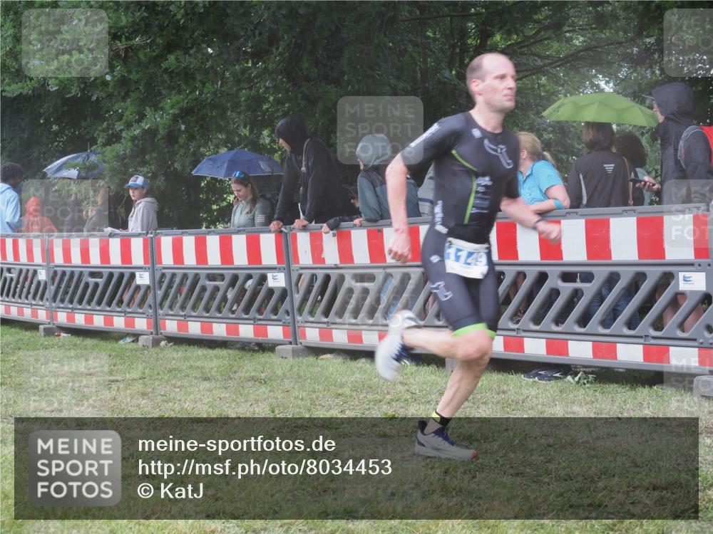 21.06.2025 - 27. Vierlanden-Triathlon KatJ http://msf.ph/oto/8034453 15.06.2025 13:48:47 Ziel 1149 meine-sportfotos.de