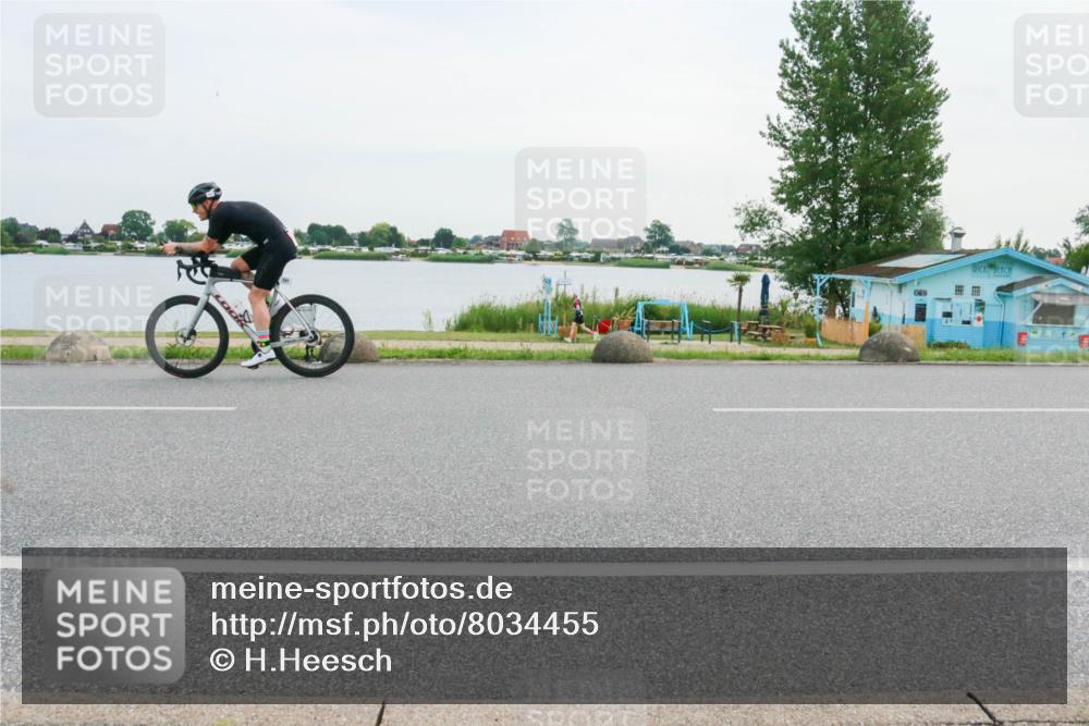 15.06.2025 - 27. Vierlanden-Triathlon H.Heesch http://msf.ph/oto/8034455 15.06.2025 10:42:50 Radfahren 115, 147, 347 meine-sportfotos.de