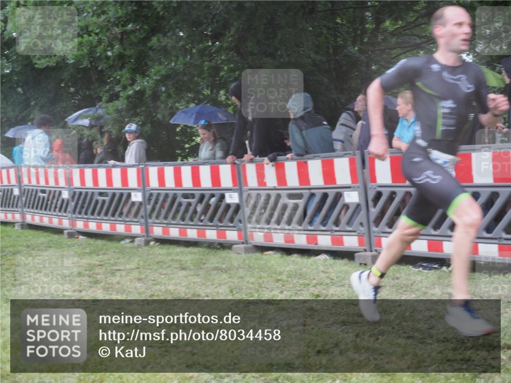 21.06.2025 - 27. Vierlanden-Triathlon KatJ http://msf.ph/oto/8034458 15.06.2025 13:48:47 Ziel 1149 meine-sportfotos.de