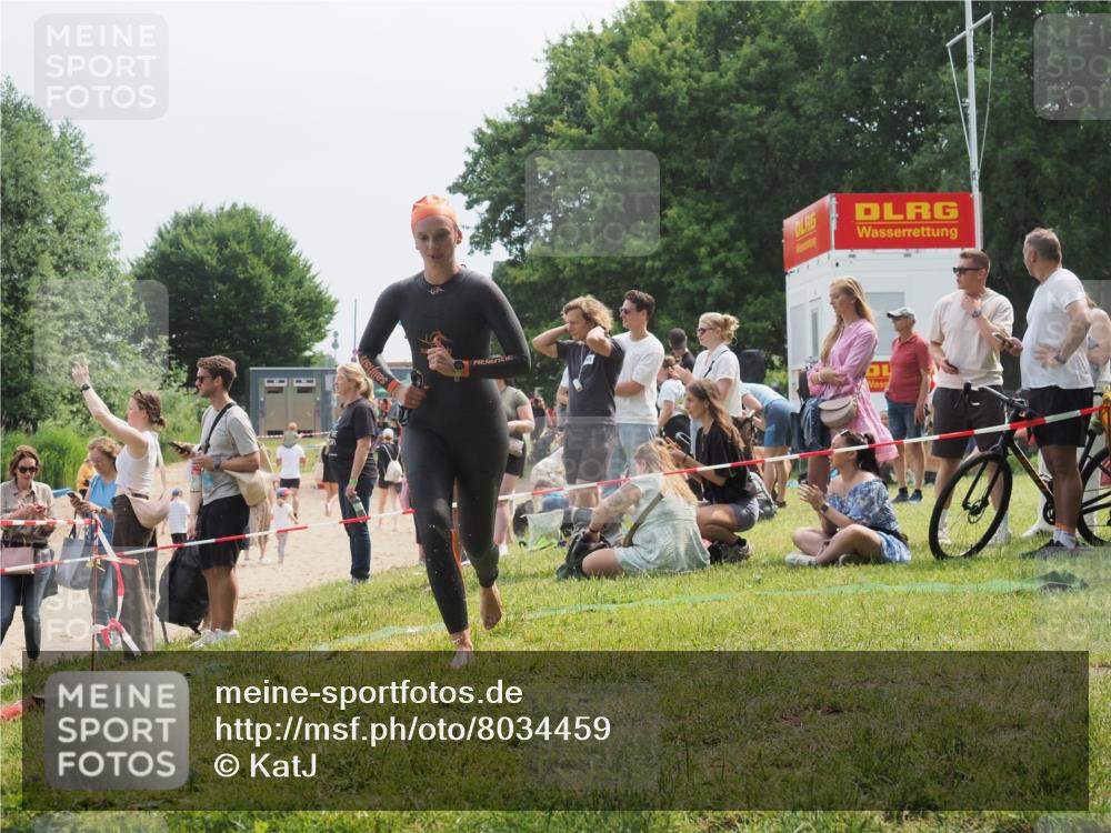 21.06.2025 - 27. Vierlanden-Triathlon KatJ http://msf.ph/oto/8034459 15.06.2025 11:18:26 Schwimmen 908, 933, 970 meine-sportfotos.de