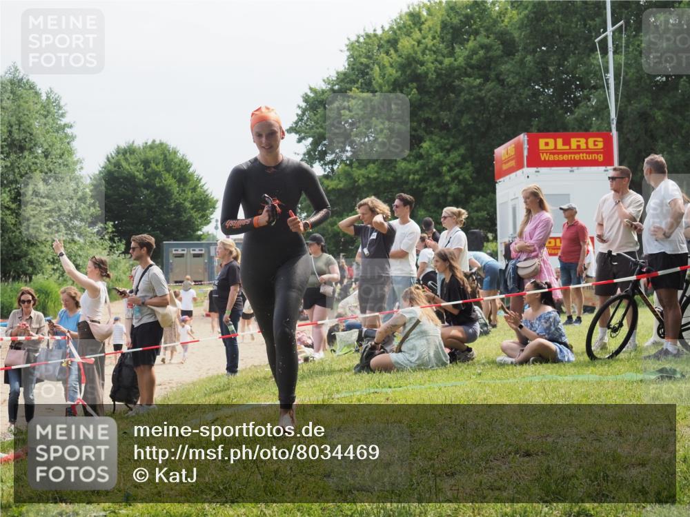 21.06.2025 - 27. Vierlanden-Triathlon KatJ http://msf.ph/oto/8034469 15.06.2025 11:18:26 Schwimmen 908, 933, 970 meine-sportfotos.de
