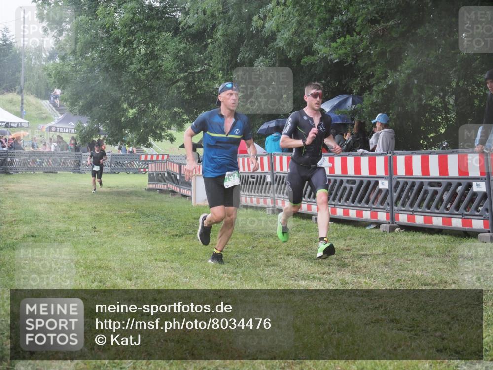 21.06.2025 - 27. Vierlanden-Triathlon KatJ http://msf.ph/oto/8034476 15.06.2025 13:49:02 Ziel 792, 825, 1148 meine-sportfotos.de