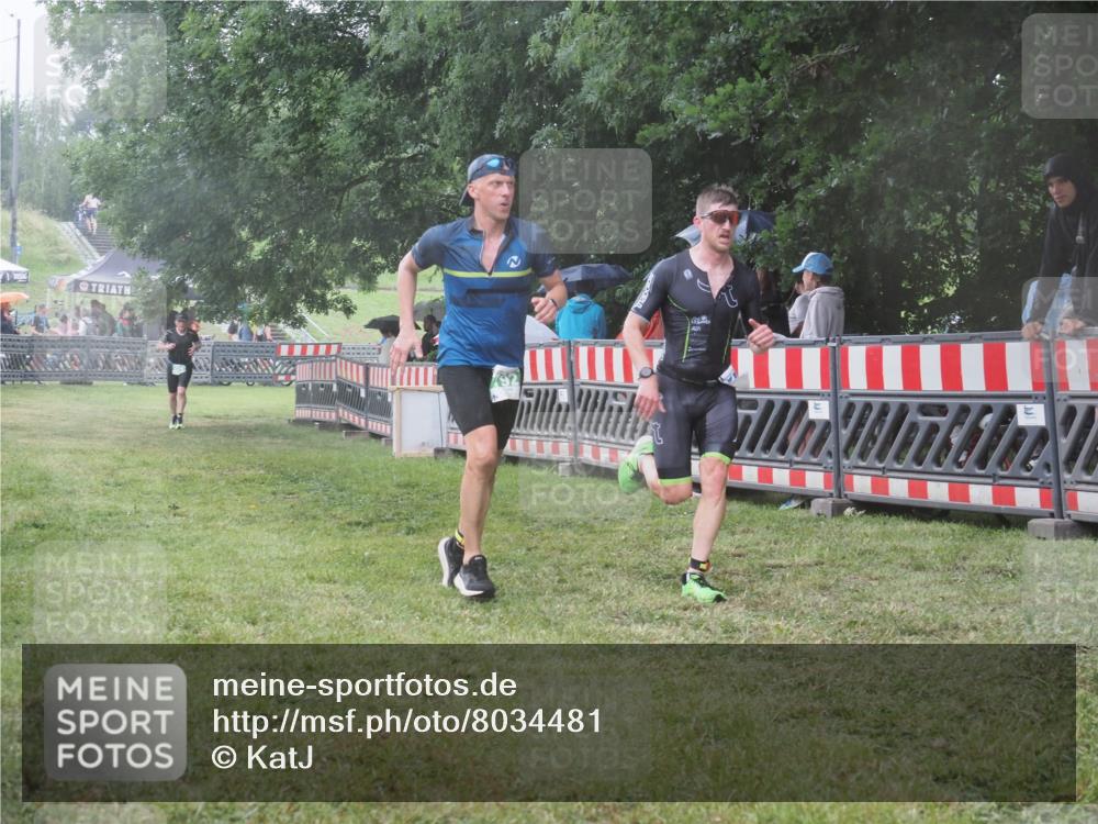 21.06.2025 - 27. Vierlanden-Triathlon KatJ http://msf.ph/oto/8034481 15.06.2025 13:49:02 Ziel 792, 825, 1148 meine-sportfotos.de