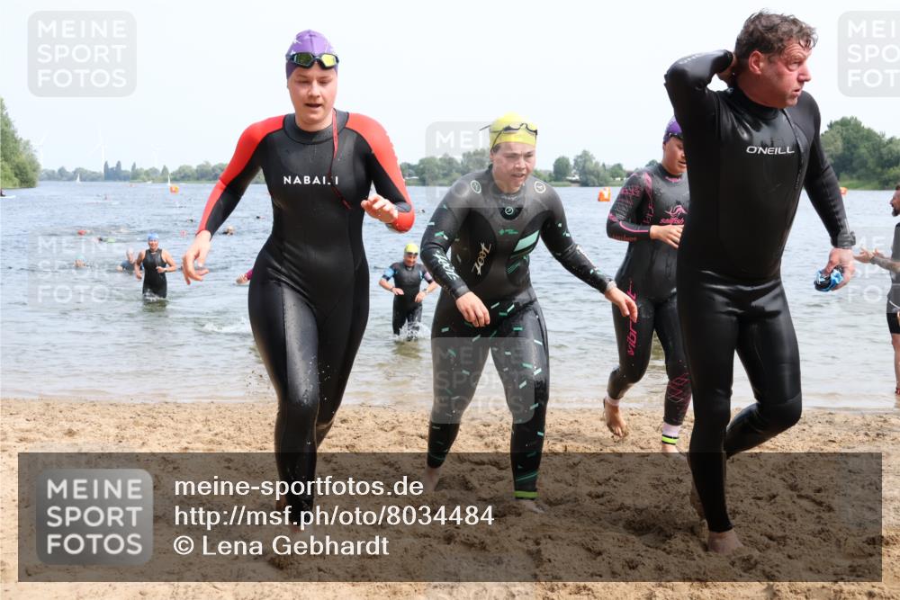 21.06.2025 - 27. Vierlanden-Triathlon Lena Gebhardt http://msf.ph/oto/8034484 15.06.2025 11:20:00 Schwimmen 806, 889, 899, 915, 930, 932, 964, 976 meine-sportfotos.de