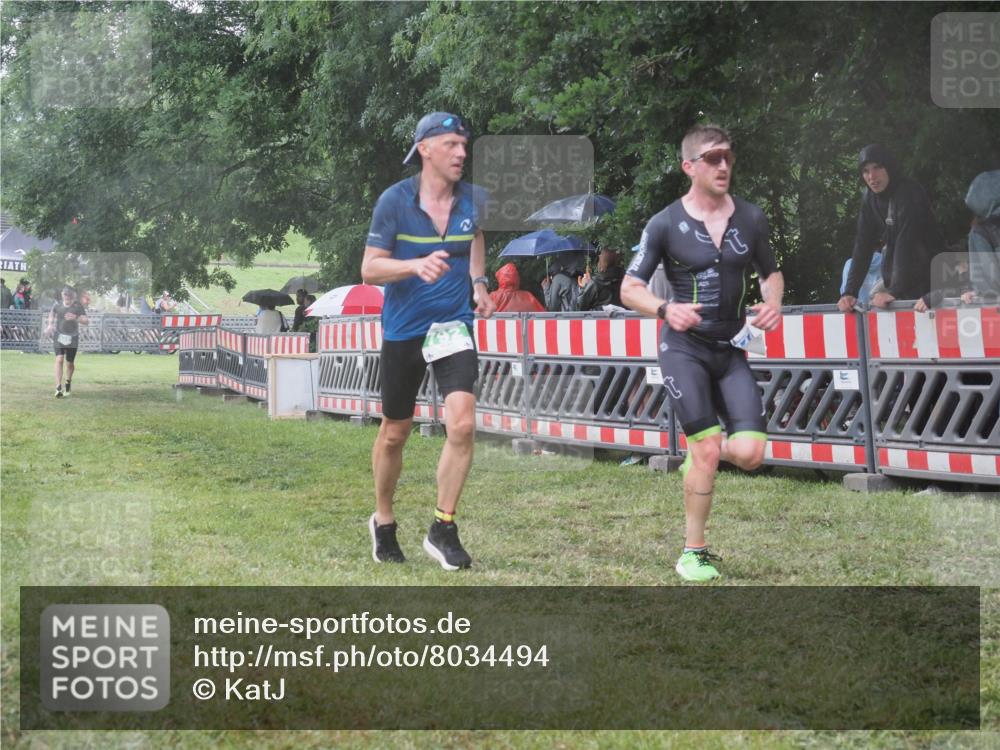 21.06.2025 - 27. Vierlanden-Triathlon KatJ http://msf.ph/oto/8034494 15.06.2025 13:49:02 Ziel 792, 825, 1148 meine-sportfotos.de