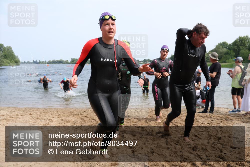 21.06.2025 - 27. Vierlanden-Triathlon Lena Gebhardt http://msf.ph/oto/8034497 15.06.2025 11:20:00 Schwimmen 806, 889, 899, 915, 930, 932, 964, 976 meine-sportfotos.de
