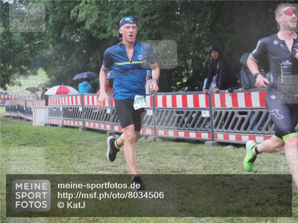 21.06.2025 - 27. Vierlanden-Triathlon KatJ http://msf.ph/oto/8034506 15.06.2025 13:49:03 Ziel 792, 825, 1148 meine-sportfotos.de