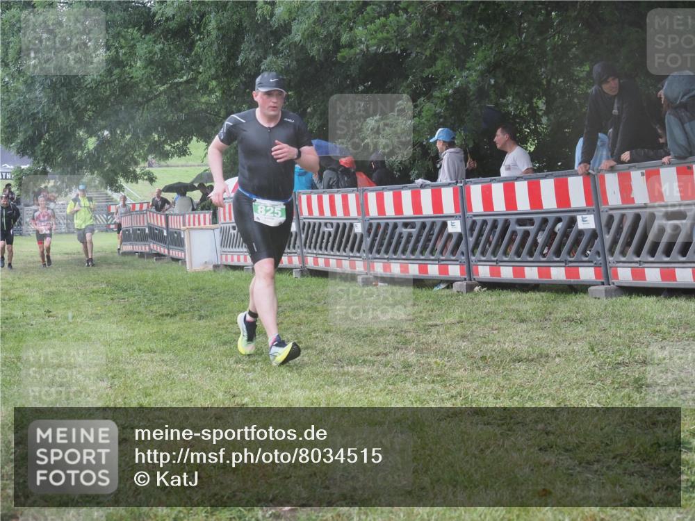 21.06.2025 - 27. Vierlanden-Triathlon KatJ http://msf.ph/oto/8034515 15.06.2025 13:49:09 Ziel 231, 825, 924, 1162 meine-sportfotos.de