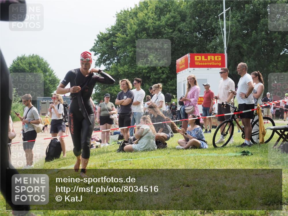 21.06.2025 - 27. Vierlanden-Triathlon KatJ http://msf.ph/oto/8034516 15.06.2025 11:18:35 Schwimmen 909, 912, 970 meine-sportfotos.de