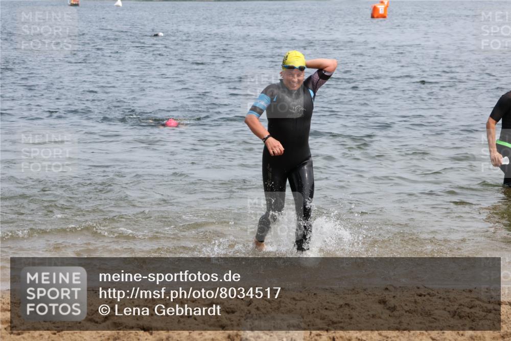 21.06.2025 - 27. Vierlanden-Triathlon Lena Gebhardt http://msf.ph/oto/8034517 15.06.2025 11:20:02 Schwimmen 806, 889, 930, 932, 940, 964, 976 meine-sportfotos.de