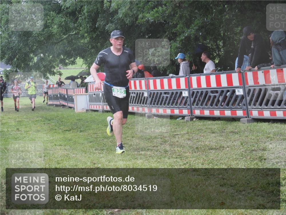 21.06.2025 - 27. Vierlanden-Triathlon KatJ http://msf.ph/oto/8034519 15.06.2025 13:49:09 Ziel 231, 825, 924, 1162 meine-sportfotos.de