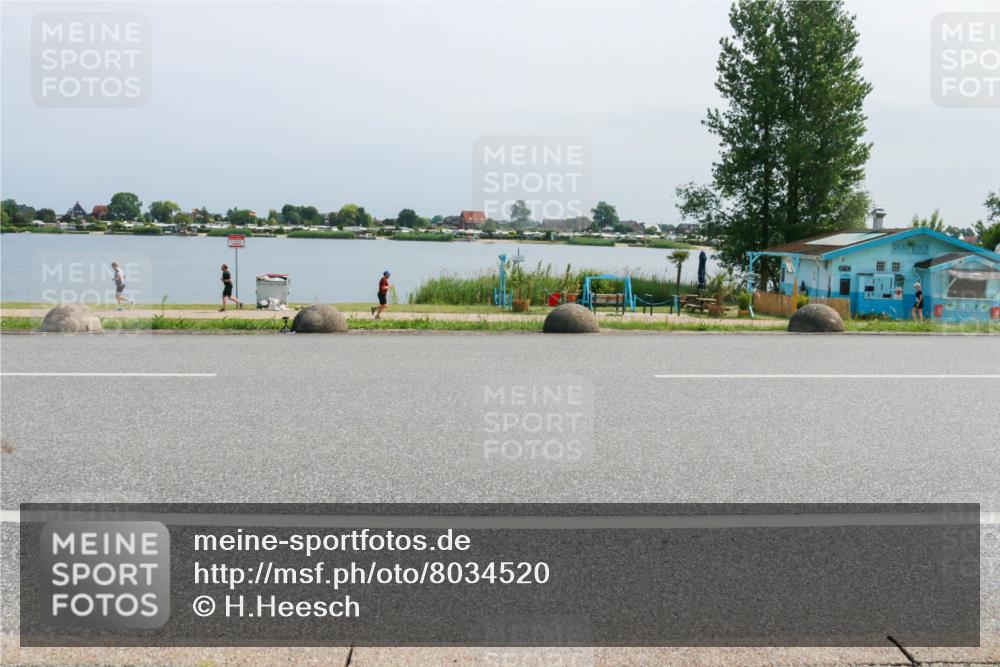 21.06.2025 - 27. Vierlanden-Triathlon H.Heesch http://msf.ph/oto/8034520 15.06.2025 11:42:20 Radfahren 250, 702 meine-sportfotos.de