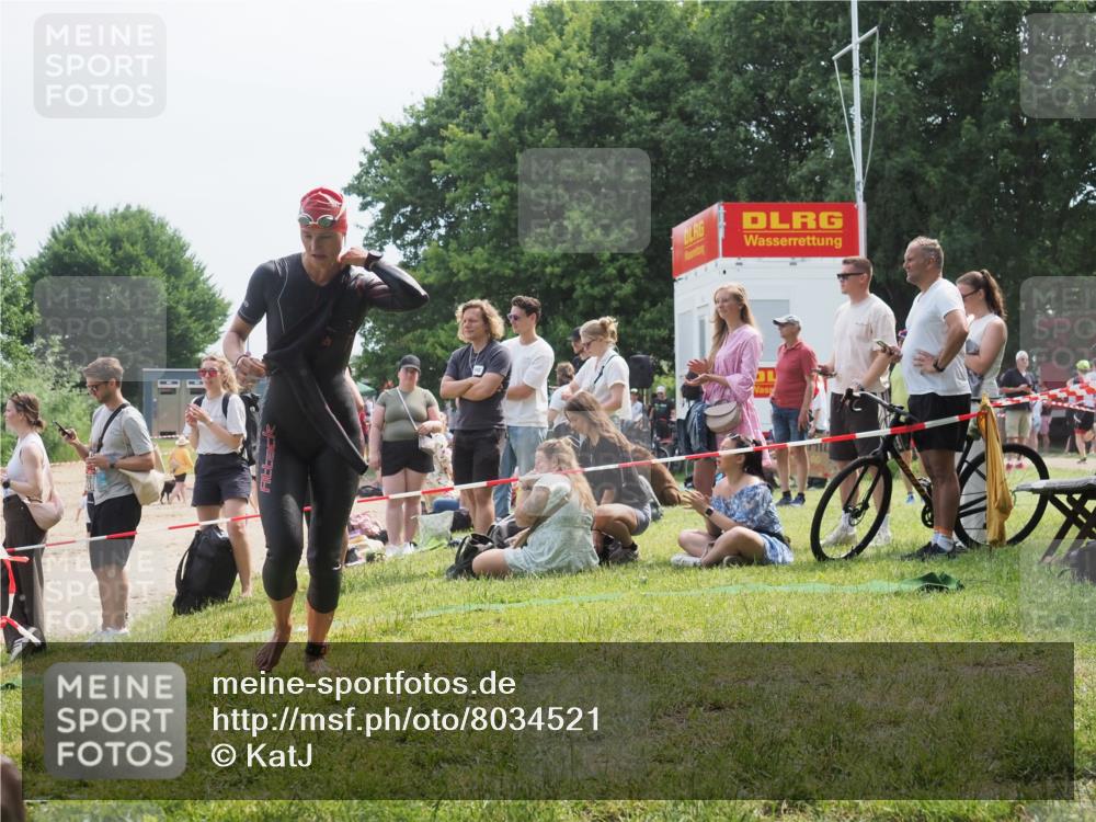 21.06.2025 - 27. Vierlanden-Triathlon KatJ http://msf.ph/oto/8034521 15.06.2025 11:18:35 Schwimmen 909, 912, 970 meine-sportfotos.de