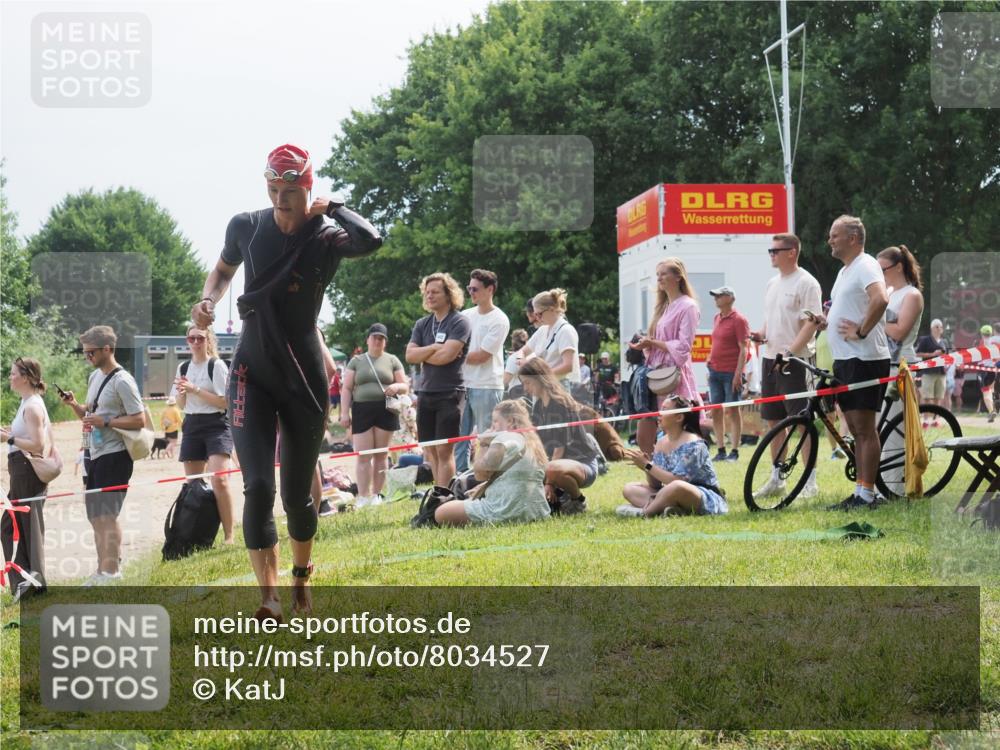 21.06.2025 - 27. Vierlanden-Triathlon KatJ http://msf.ph/oto/8034527 15.06.2025 11:18:35 Schwimmen 909, 912, 970 meine-sportfotos.de