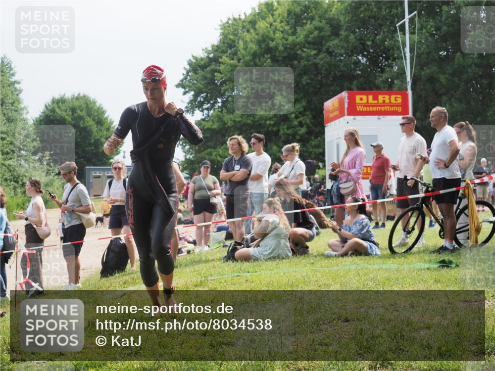 21.06.2025 - 27. Vierlanden-Triathlon KatJ http://msf.ph/oto/8034538 15.06.2025 11:18:35 Schwimmen 909, 912, 970 meine-sportfotos.de